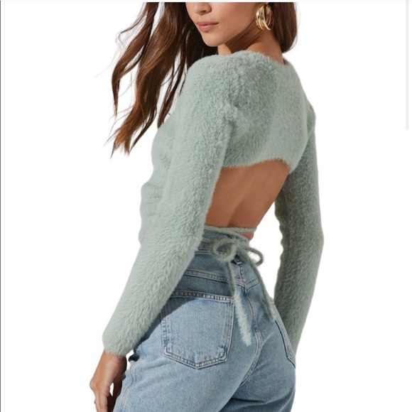 ASTR Open Back sweater - Picture 1 of 3